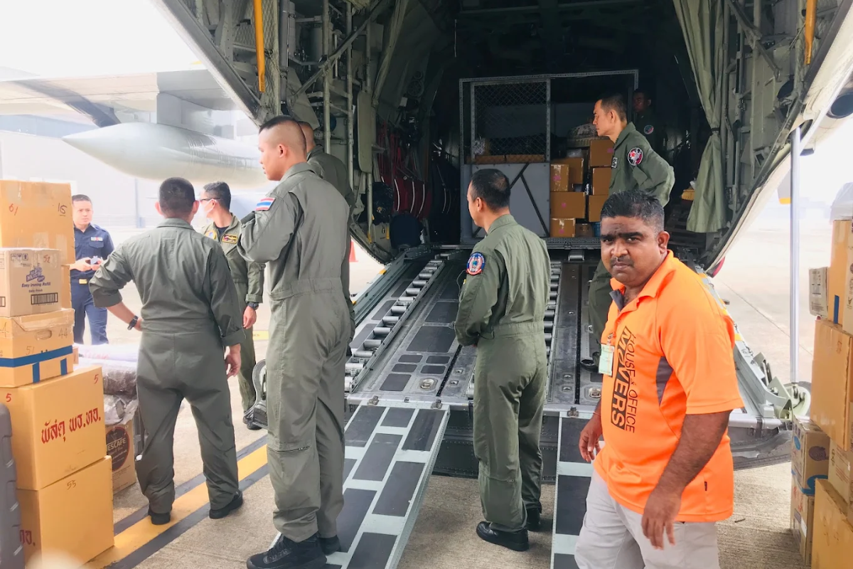 international-moving-cargo-by-gps-movers