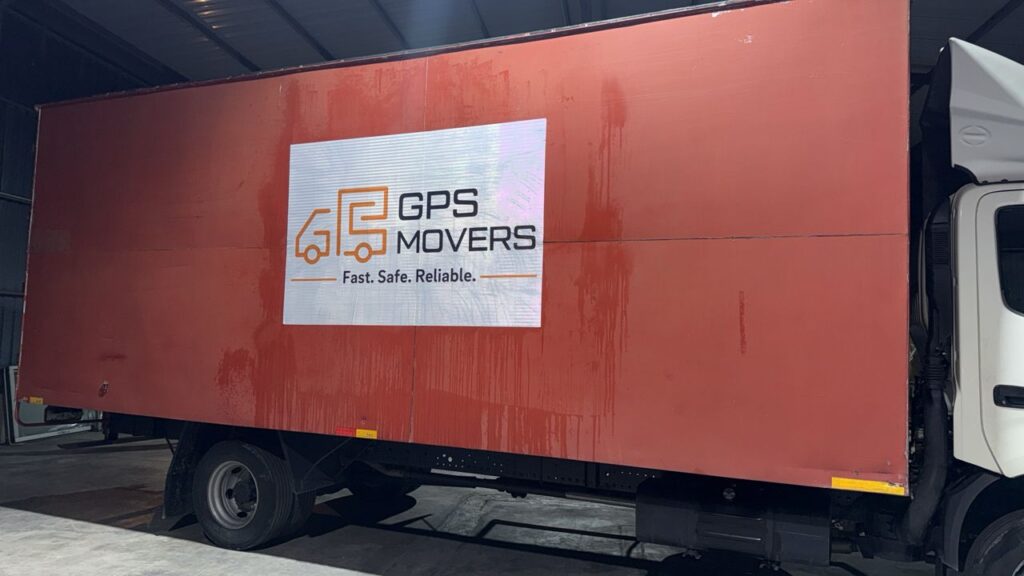 gps movers vehicle at night